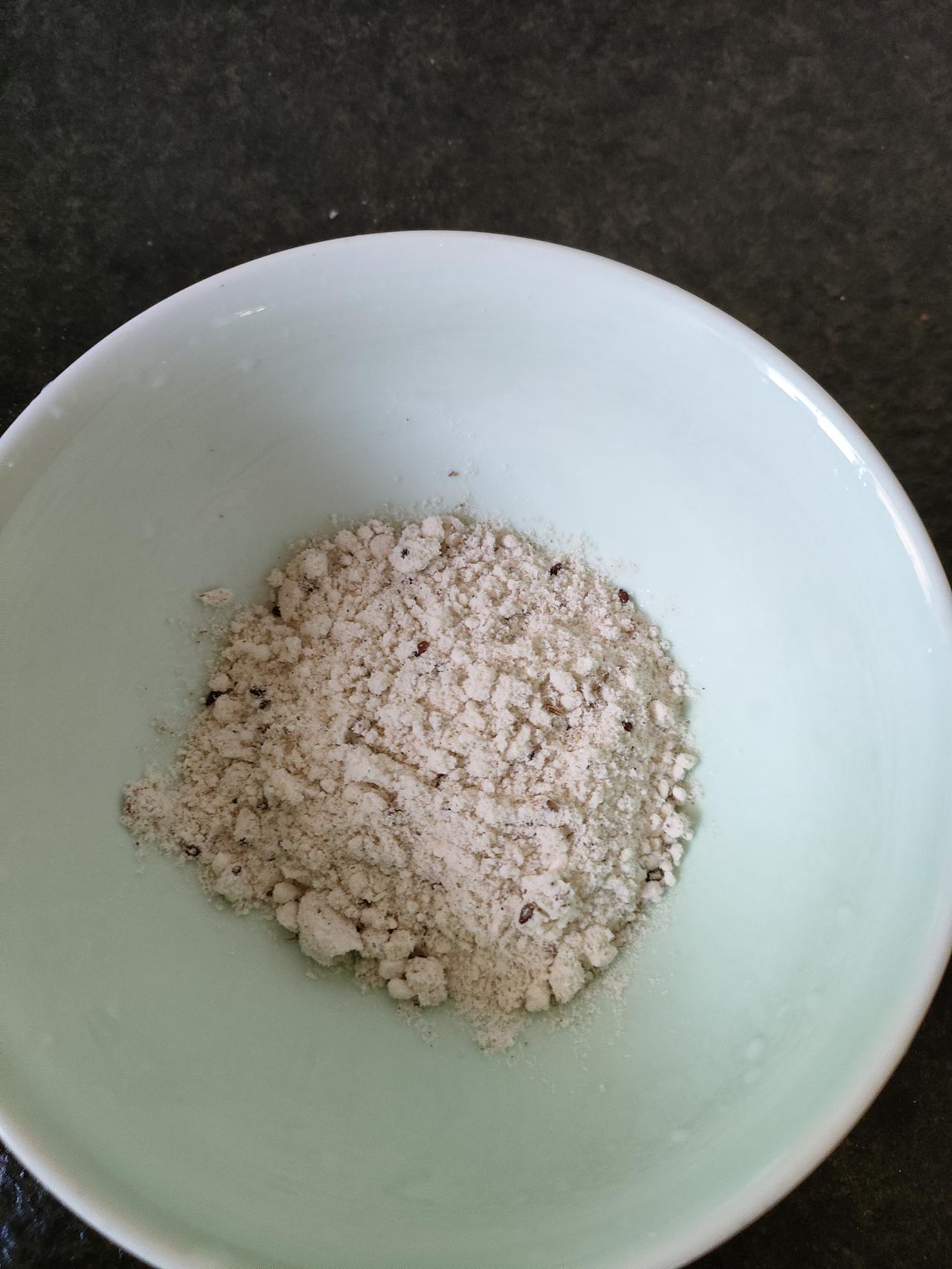 咱就是说！今天被朋友投喂了她亲手做的油茶，一整个给香迷糊了！同样是炒熟面冲