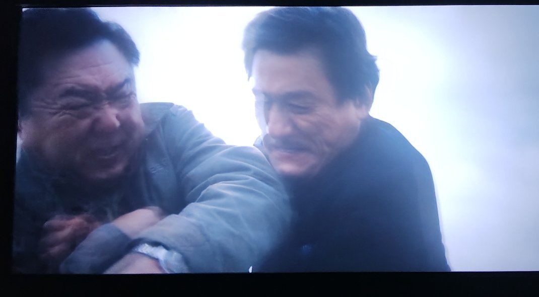 笑死，《老江湖》真有于谦跟梁家辉打拳。[捂脸哭]两个大爷互殴。至于剧情，若智得不行