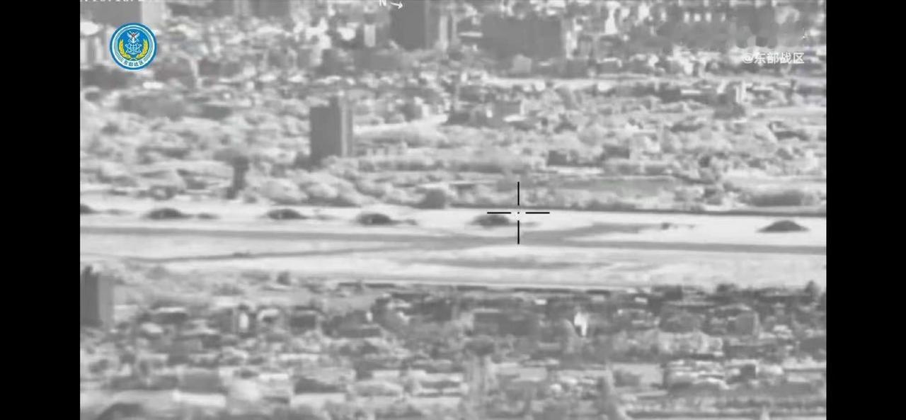 台军雷达转冒烟了都没发现，歼20巡航高雄上空，无人机直接锁定新竹机场，只要解放军