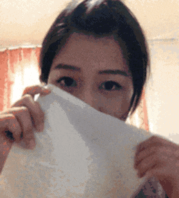 爆笑GIF: 就算有满满一嘴的胡子渣, 也挡不住你绝美的容颜!