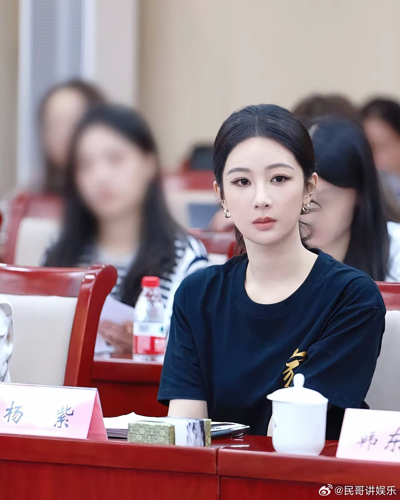 杨紫昨天又被夸了家业座谈会开了4个小时她被80岁的仲呈祥老师表扬了30分钟杨紫自