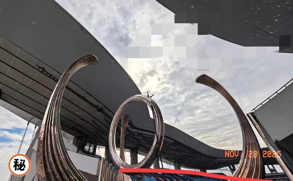 建议取消港澳通行证，去香港、澳门网上申报，凭身份证来回。最近大运会有件事我就挺