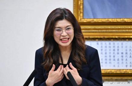 网传郑丽文表示，洪秀柱、朱立伦等前主席把国民党败光国民党主席郑丽文15日在一场
