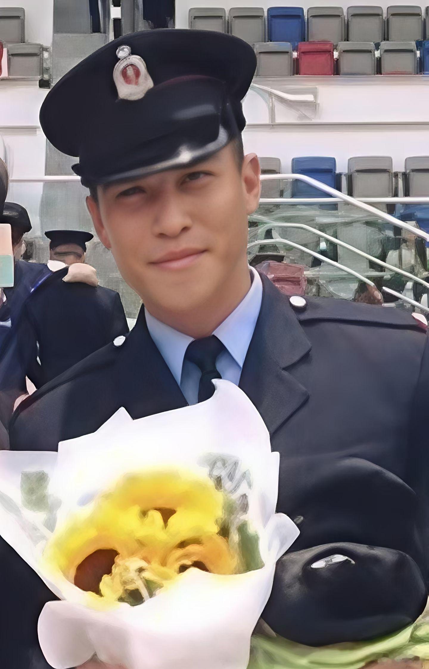 香港火灾何伟豪，英雄！陈振杰：【安息吧】消防總隊目何偉豪在2025年11月26日