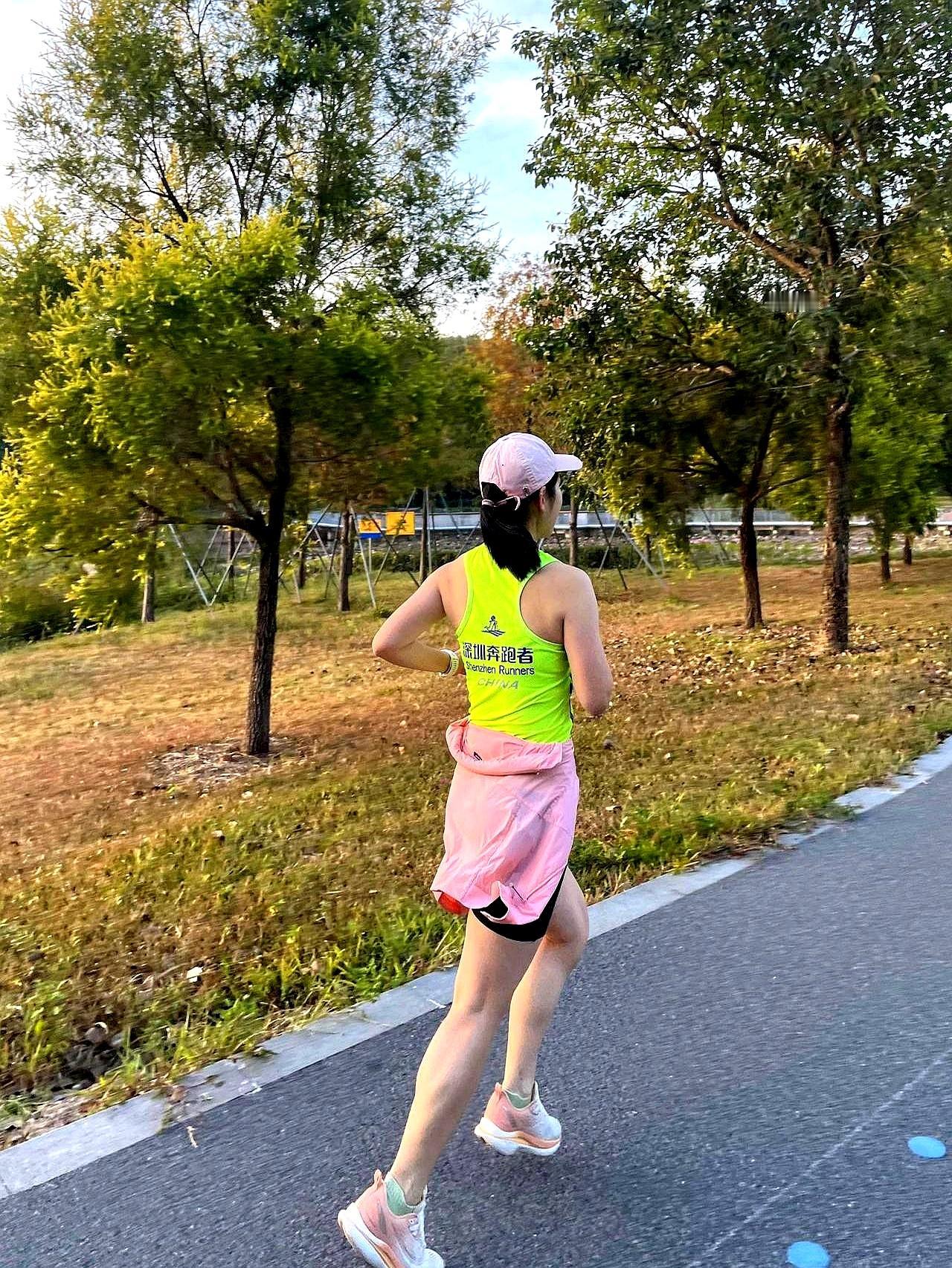 晨跑10.10km他昨天不过是在车库里分享跑步，就有人留言说他是假跑。