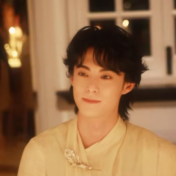 王鹤棣娇兰晚宴“小卷毛”好乖啊！乖巧又可爱😻5月9日王鹤棣作为娇兰全球代言人