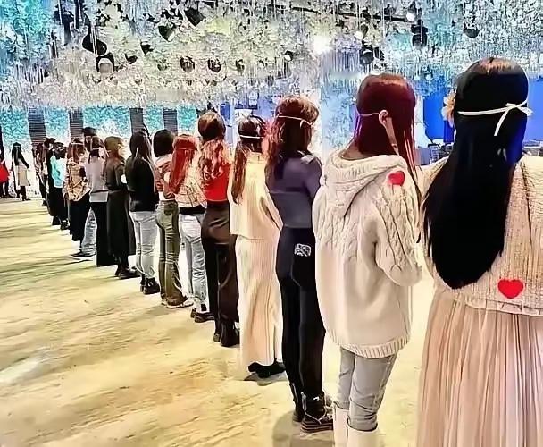 真打脸！西安这场相亲会，直接把毒鸡汤打回原形！现场全是精心打扮的女生，男生却寥寥