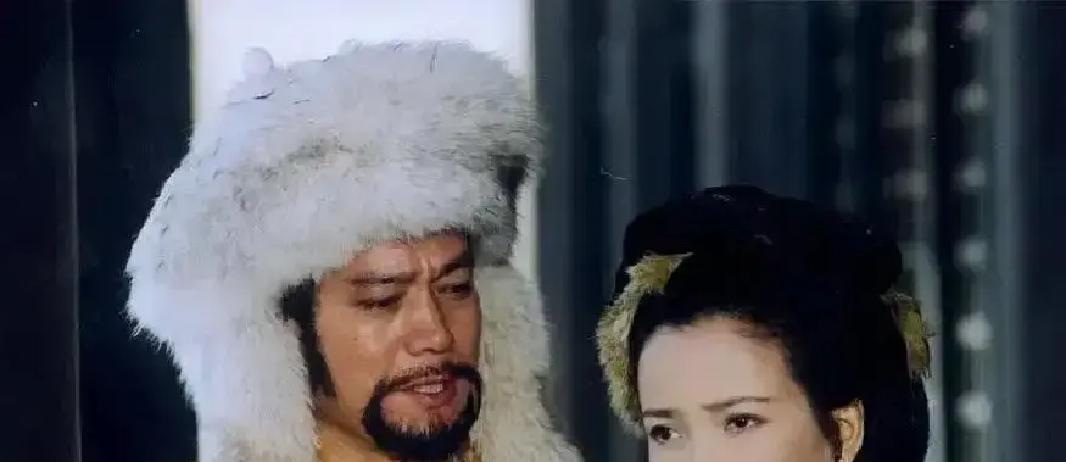谢贤当年在片场直接喊停，就因为演员“太漂亮”。83版《射雕》拍到包惜弱，他