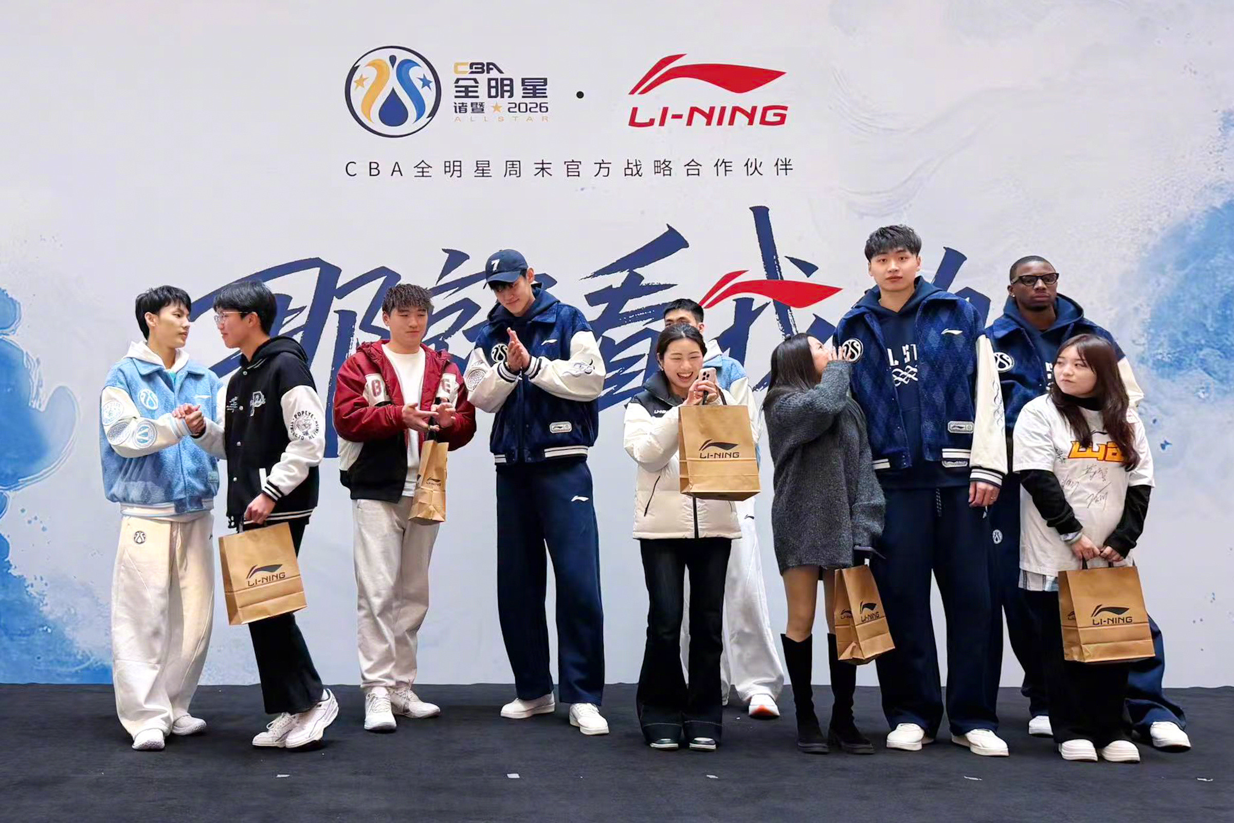 CBAxLI-NING徐杰、庞峥麟、曾凡博、齐麟、迪亚洛五位全明星球员来到诸