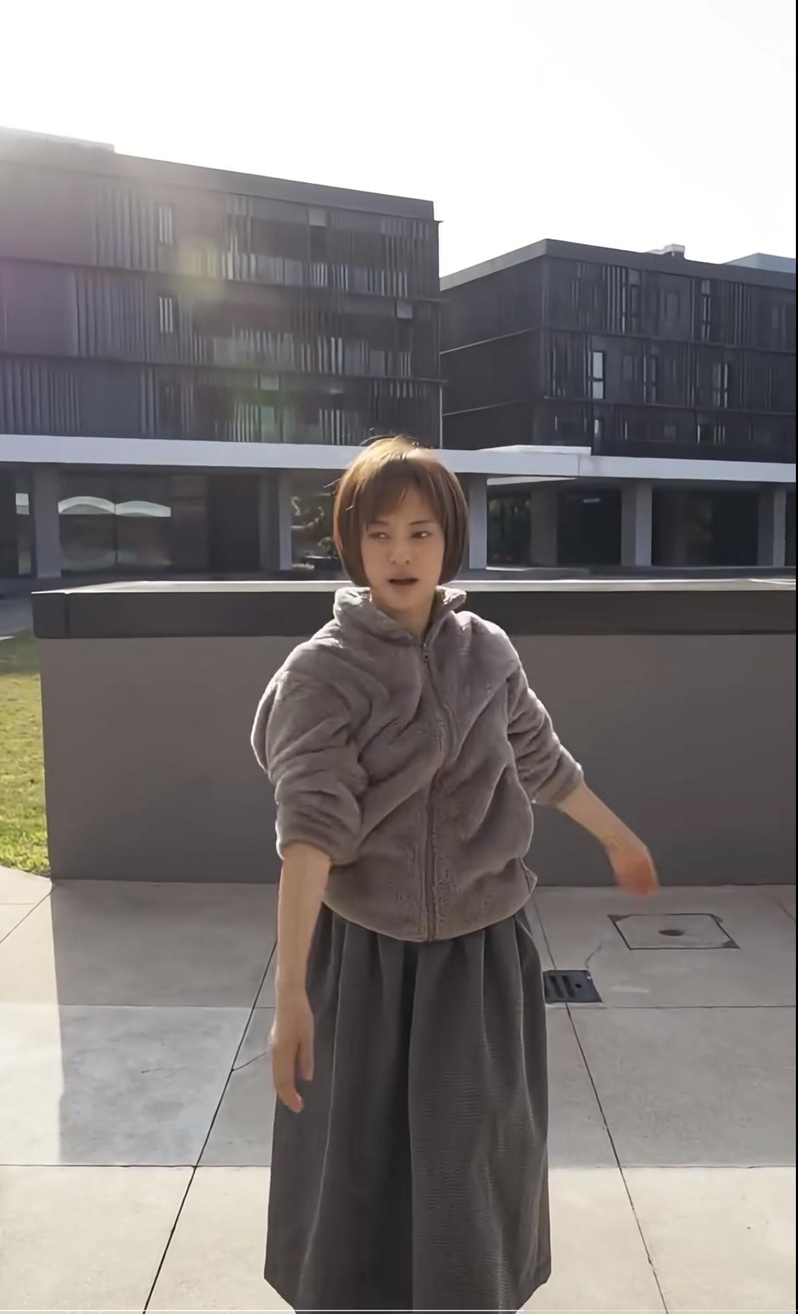 孙俪是怎么做到的，顶着一张年轻的脸，说气话来像四五十岁的大姨一样的。孙俪最近