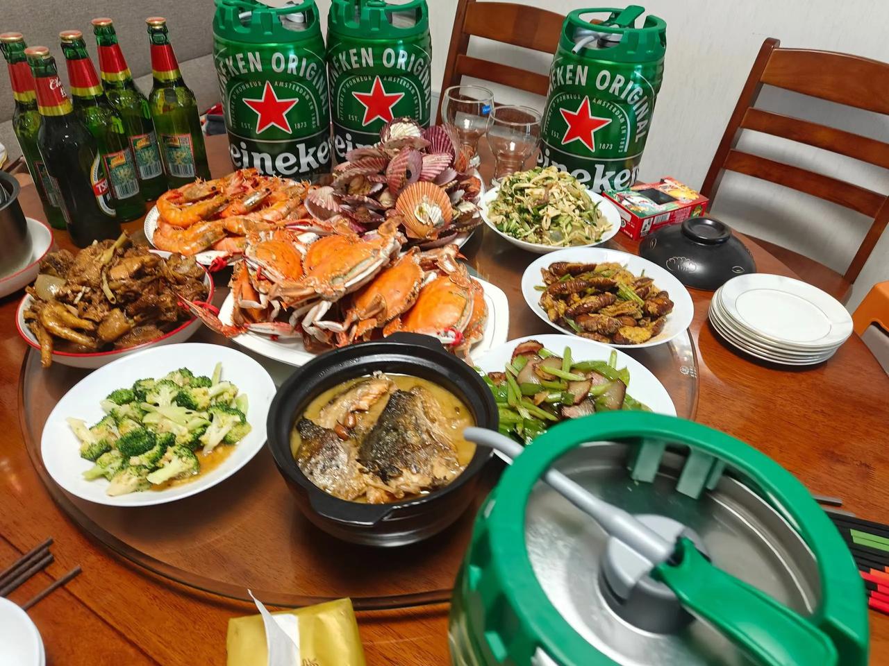 虽然说离开东北还不到两个月，却恍如走了好久了，这样的菜，这样的酒，也是有日子没