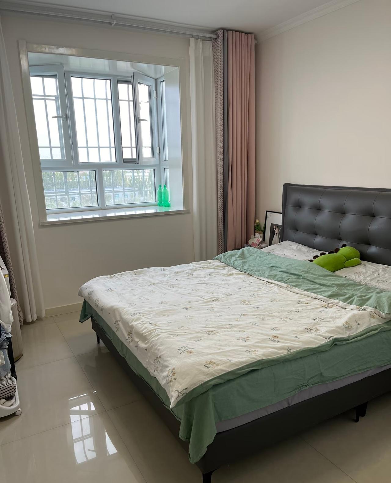 年前房子不好出租，正月15一过，都开工了，今天有两个小姑娘打电话要租房，我