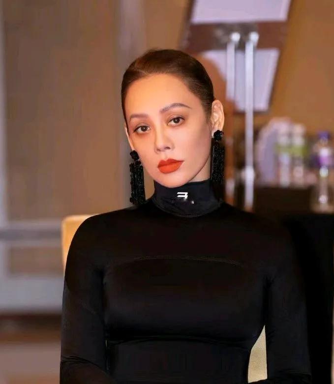 演员宁静说，我44岁就进入更年期了，还是徐帆提醒我的。当时我参加一档综艺节目，那