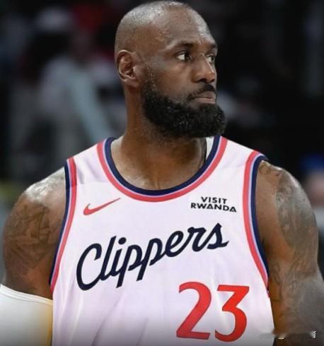 看NBA上咪咕视频詹姆斯曾拒绝快船2000万年薪2026年夏天，NBA门