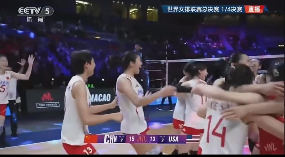   这支年轻的中国女排终于触底反弹先让我们聚焦7月23日澳门世界女排总