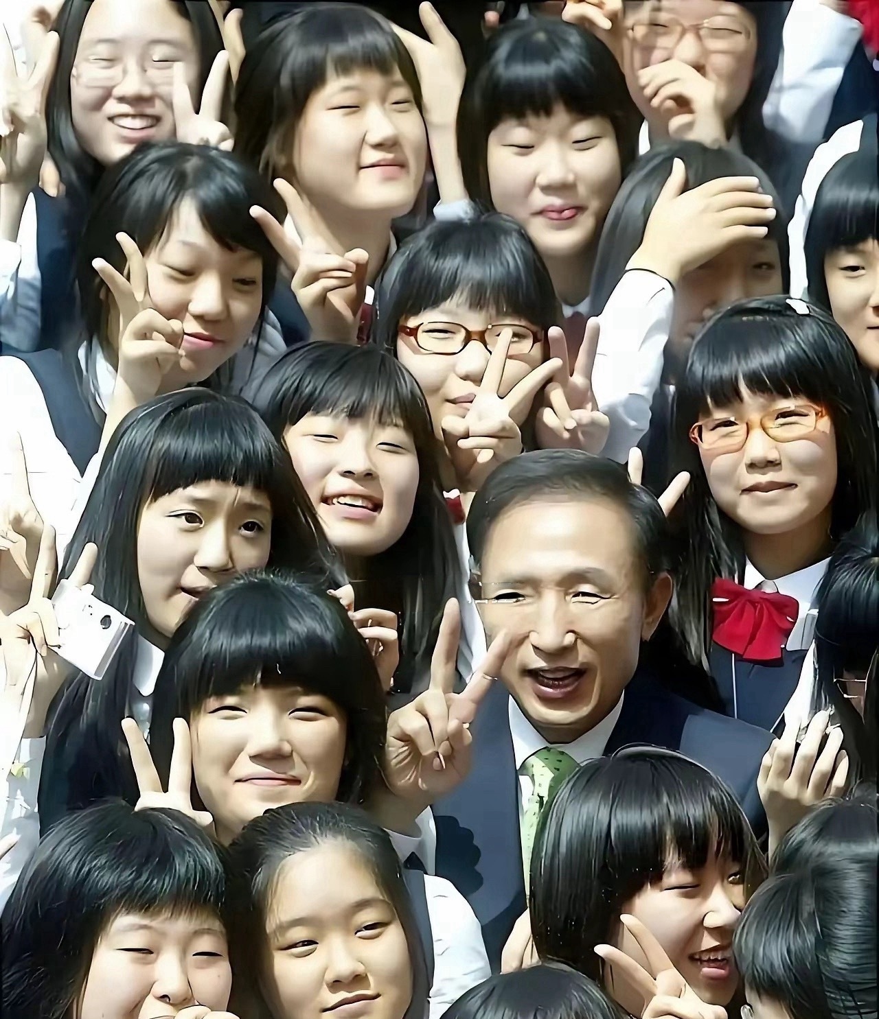 也难怪韩国的整容业发达