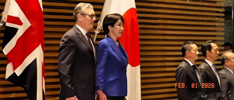 英国首相斯塔默这次访问完中国后，又立即闪电访问了日本，但高市早苗与他会谈的第一句
