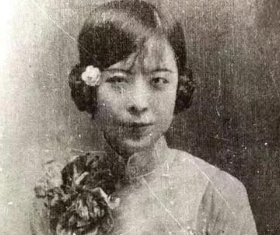 1940年，于凤至生了重病，身上疼痛溃烂，她抛下丈夫张学良，独自去美国治病。走下