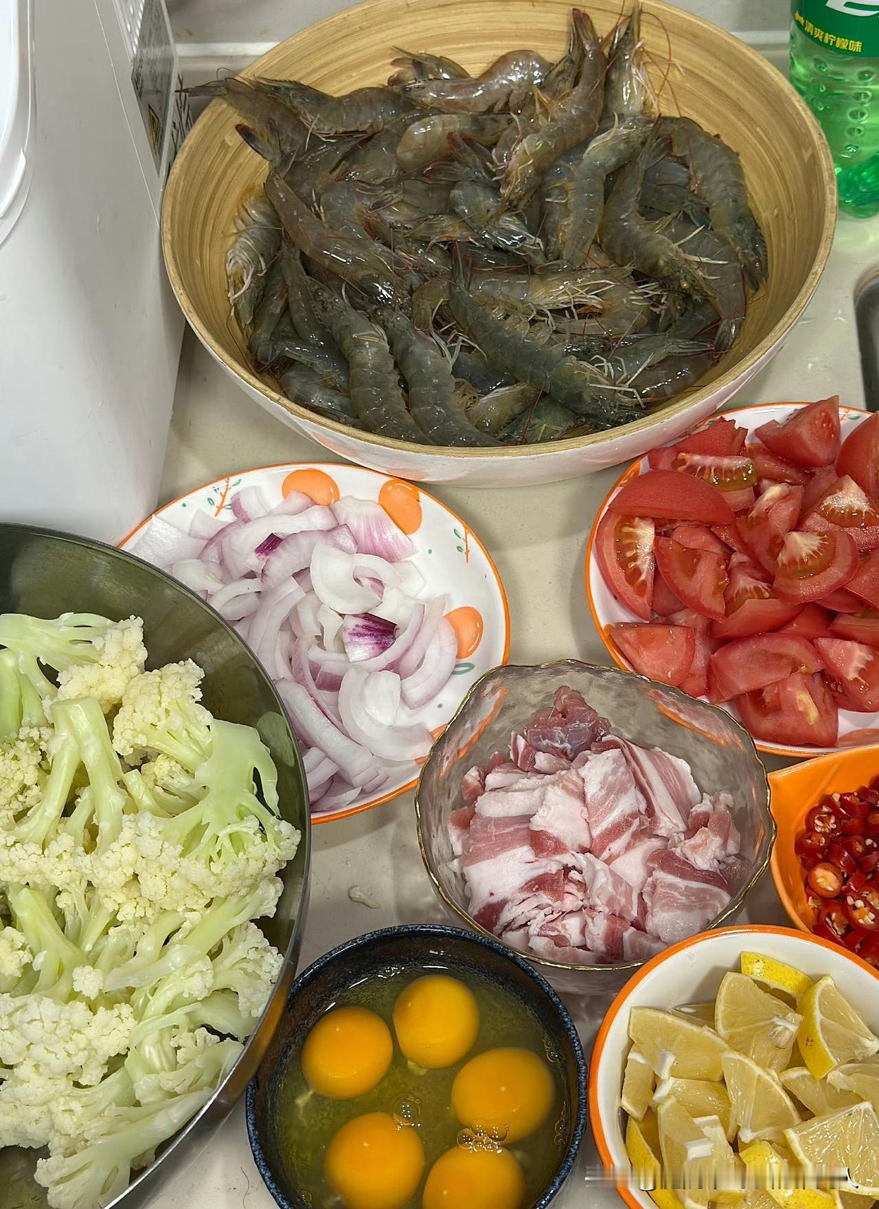 每次回婆婆家，一到做饭的时候，妯娌不做，大姑姐不做，小姑子不做，老公不做，婆婆不