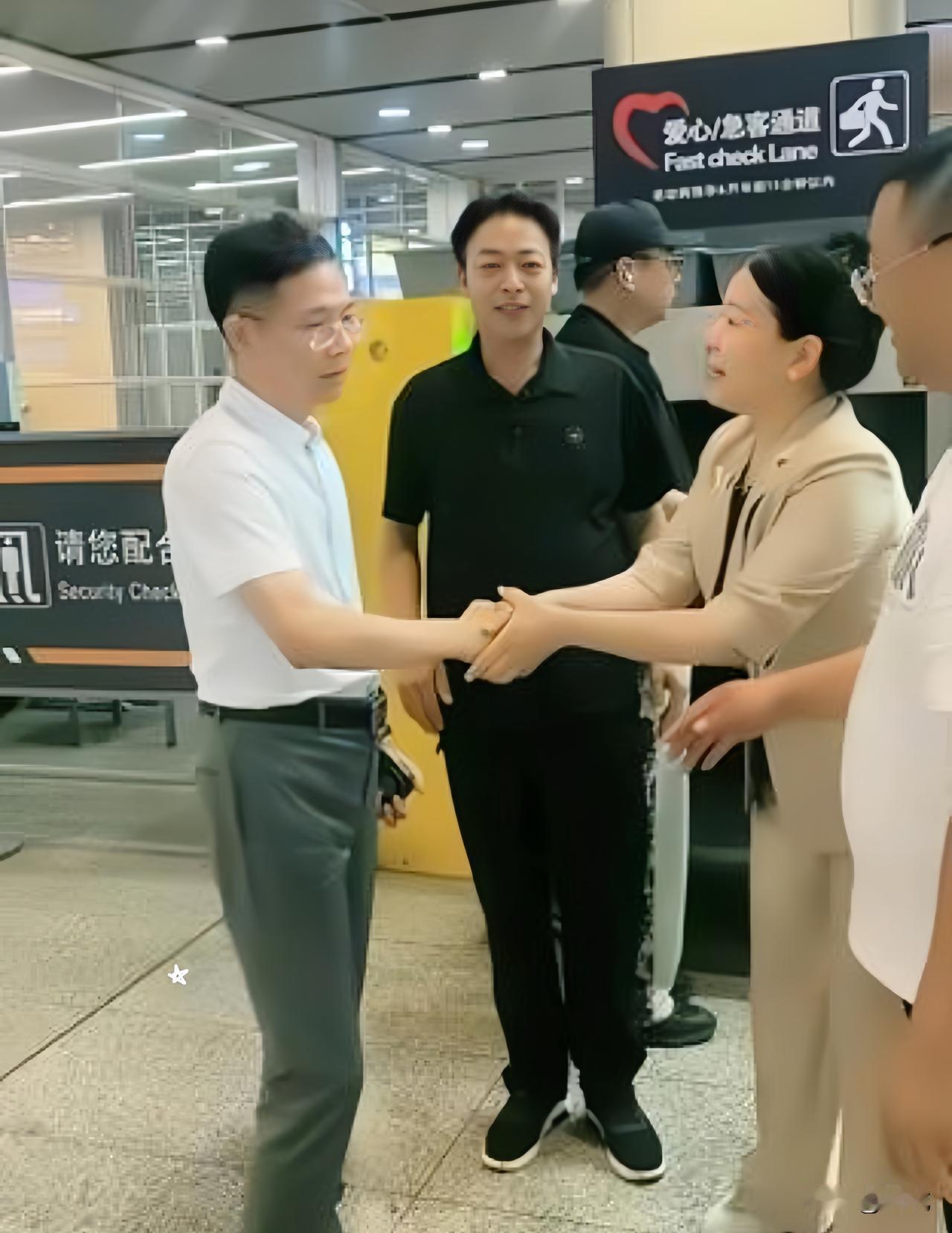 李圣律师突然宣布前往河南！与此同时，他将手头的王某某案件转交给助手跟进。这一分工