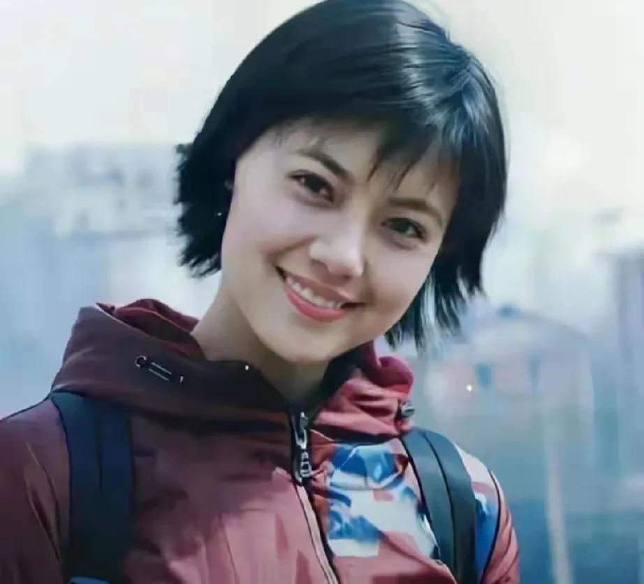 赵又廷，曾因娶走女神高圆圆被喊“全民公敌”！谁能想到，是高圆圆先对他动了心。两人