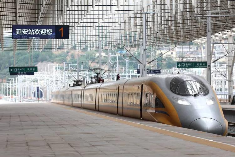 1月26日全国铁路新运行图开始执行，遵义和延安这两个革命圣地，终于通直达动车了，