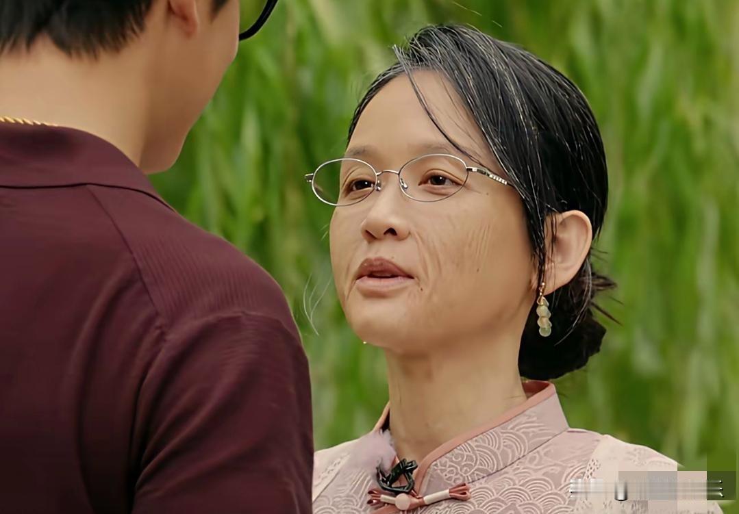 陈乔恩老公是真爱吧看到老婆老年妆的他忍不住泪崩，可以想象他有多怕陈乔恩变老，