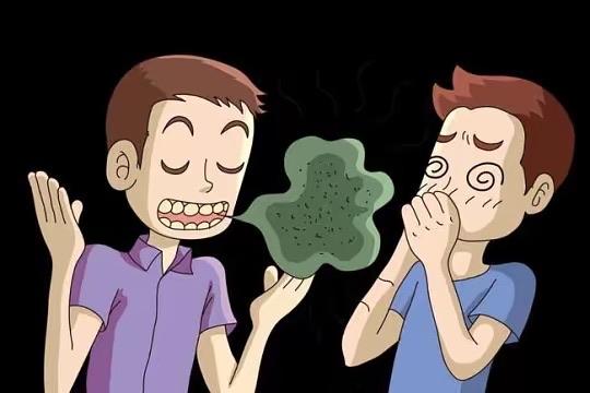 有个同事有口臭，而且还特别重，她自己闻不出来，我和身边同事都快遭不住了……办公