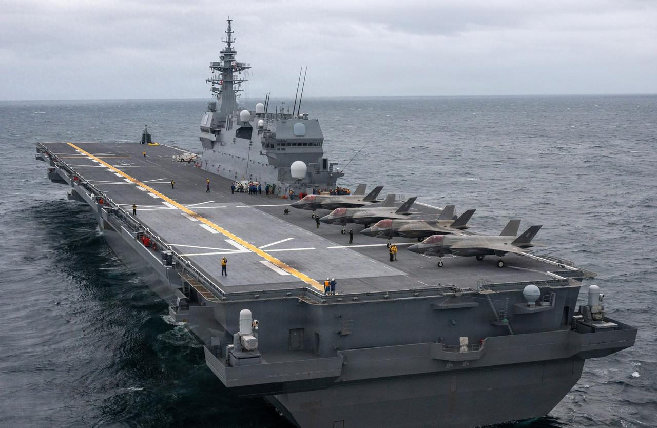 高市早苗好像说了些话，触及中国核心利益，然后中国很不高兴，开始反击了，外交上抗议