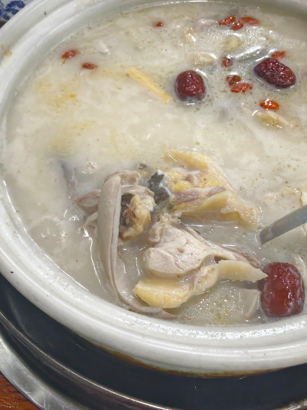 晚上来吃个猪肚鸡补补脆弱的胃吧~