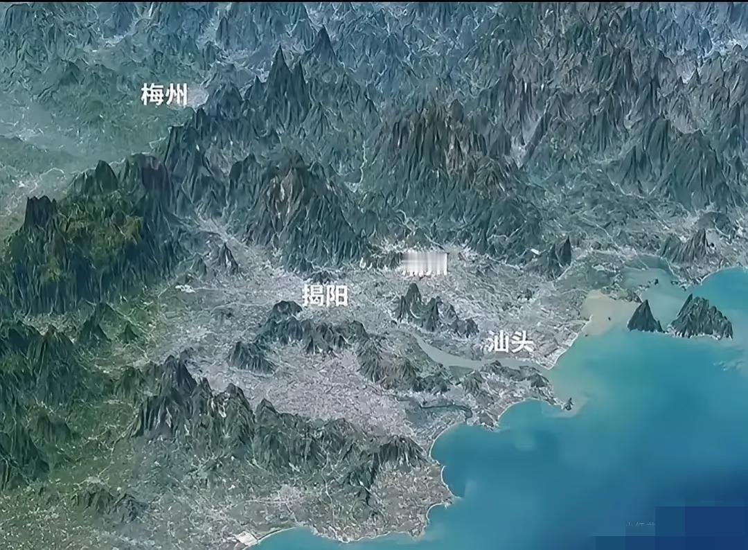 潮汕平原其实也是一块天选之地[赞][赞][赞]背山面海，人口密集，气候温润，这