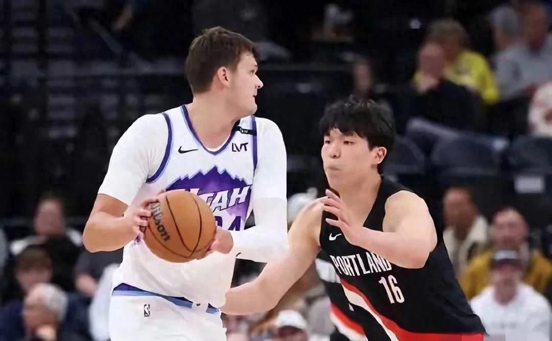 杨瀚森刚进NBA就引发争议，原因是他带着女朋友和未来丈母娘在美国同居，还被拍到吃