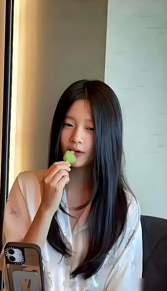 结束跨海夺子血战的王炸，居然是个还没长大的丫头。你别嫌我今天说话太直白。汪