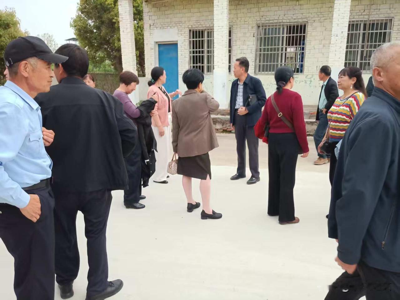 年年如此，今年更别样。养老金到底涨不涨，说句话就行，没必要这样揣着，让1.5亿老