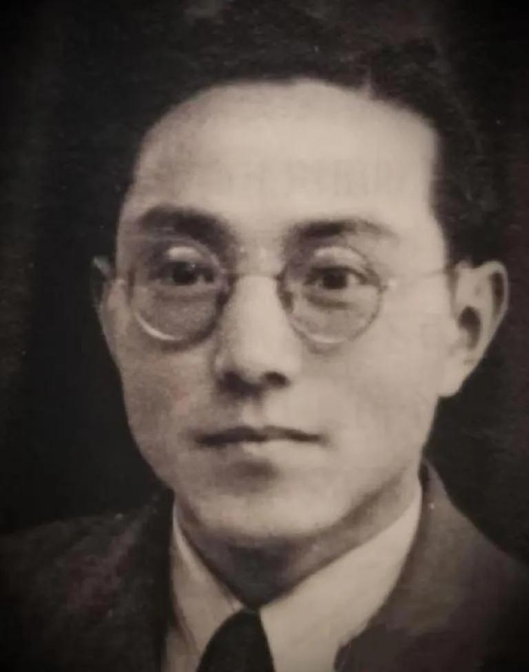 1949年，身陷牢狱、被判十年刑期的地下党员戴中溶，在狱中猛然惊醒。他诧异发现，