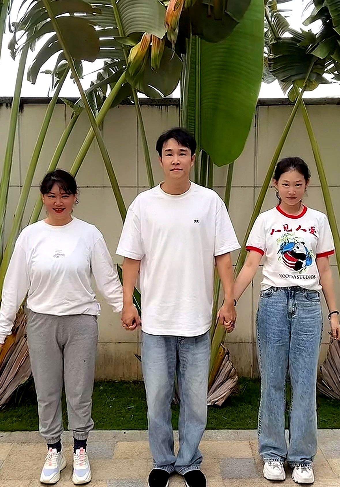 小沈阳不靠热搜，靠合同活着。巡演卖爆1.18亿，六成观众是25到35岁姑娘，复