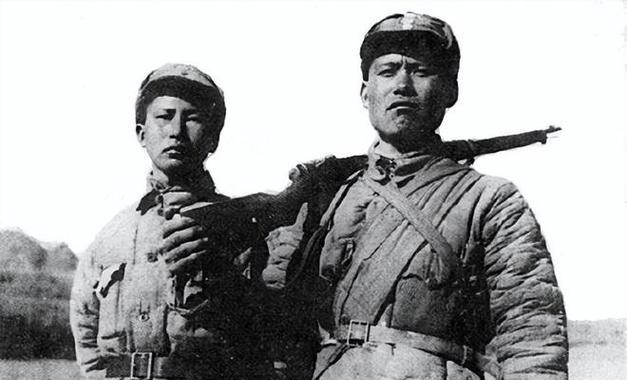 1941年，狼牙山五壮士跳下悬崖时，被对面山洞中的老道李圆通看到了，他大吃一惊，