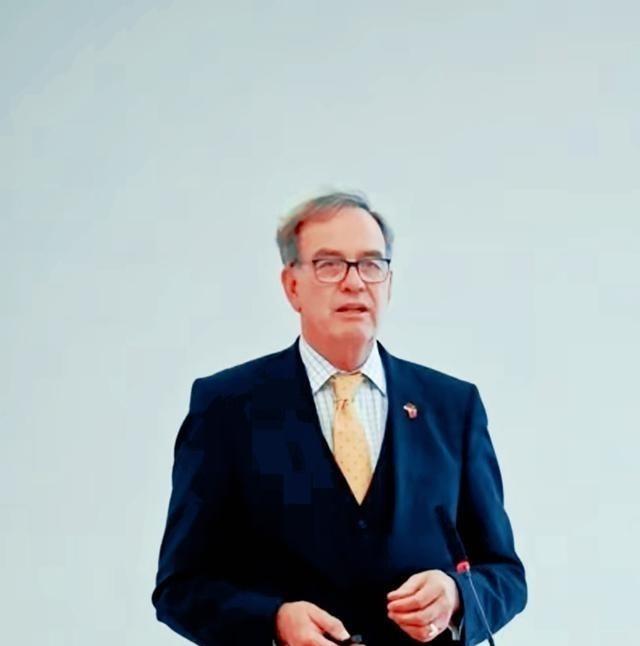 德国：中美打不起来了，因为打了也白打！日前德国教授坦率指出：美国不是害怕中国，也