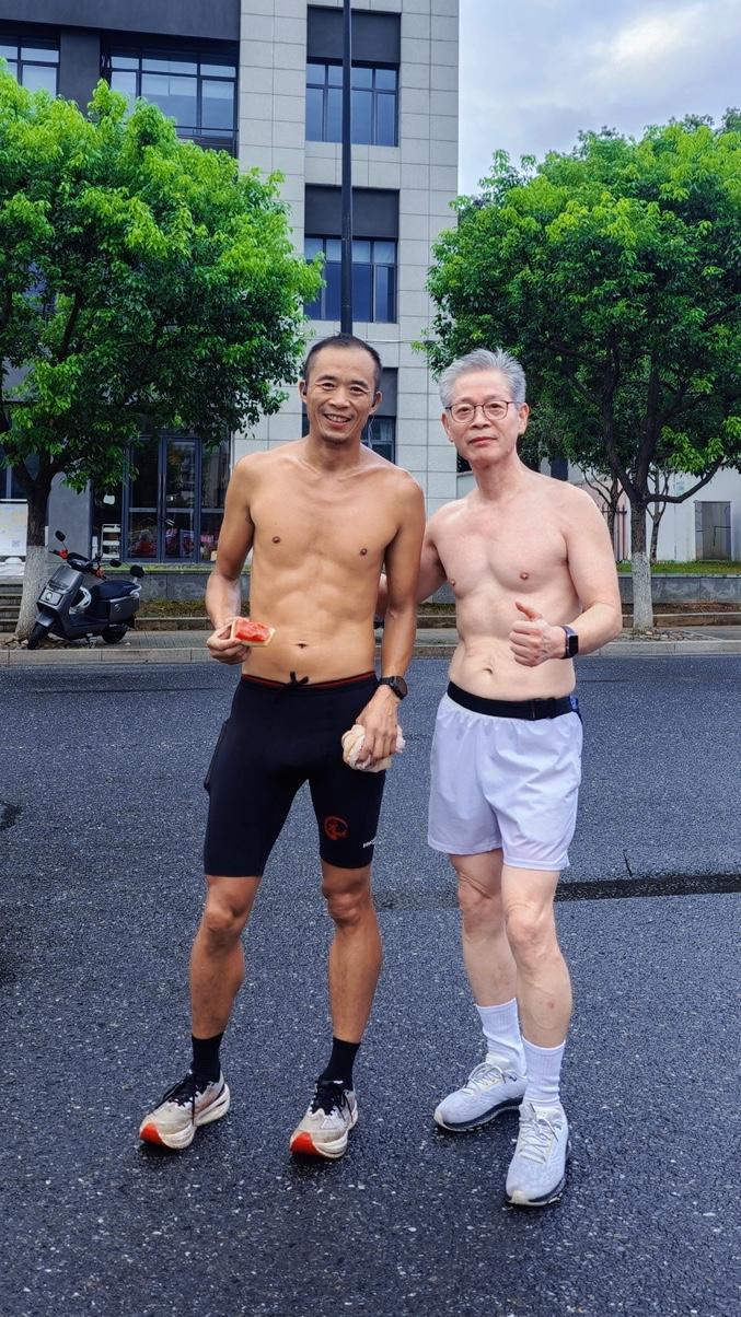 很多人一直在苦苦寻找减脂捷径，到处打听神奇的减脂方法，总想找到不用吃苦、不用自律