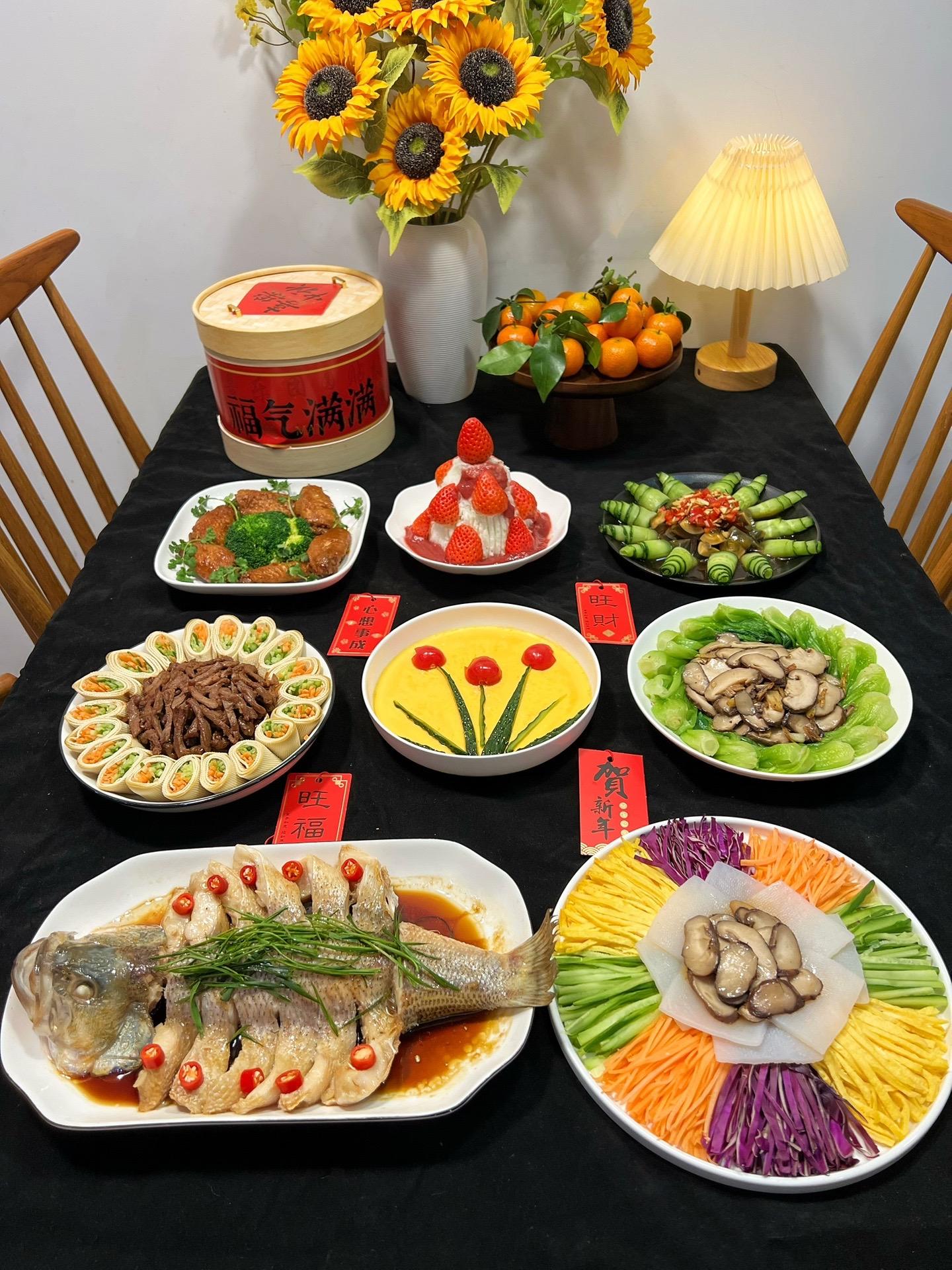 2026创意年夜饭🐎。喜欢热闹的我们家人 已经开始演练年夜饭啦～～ ...