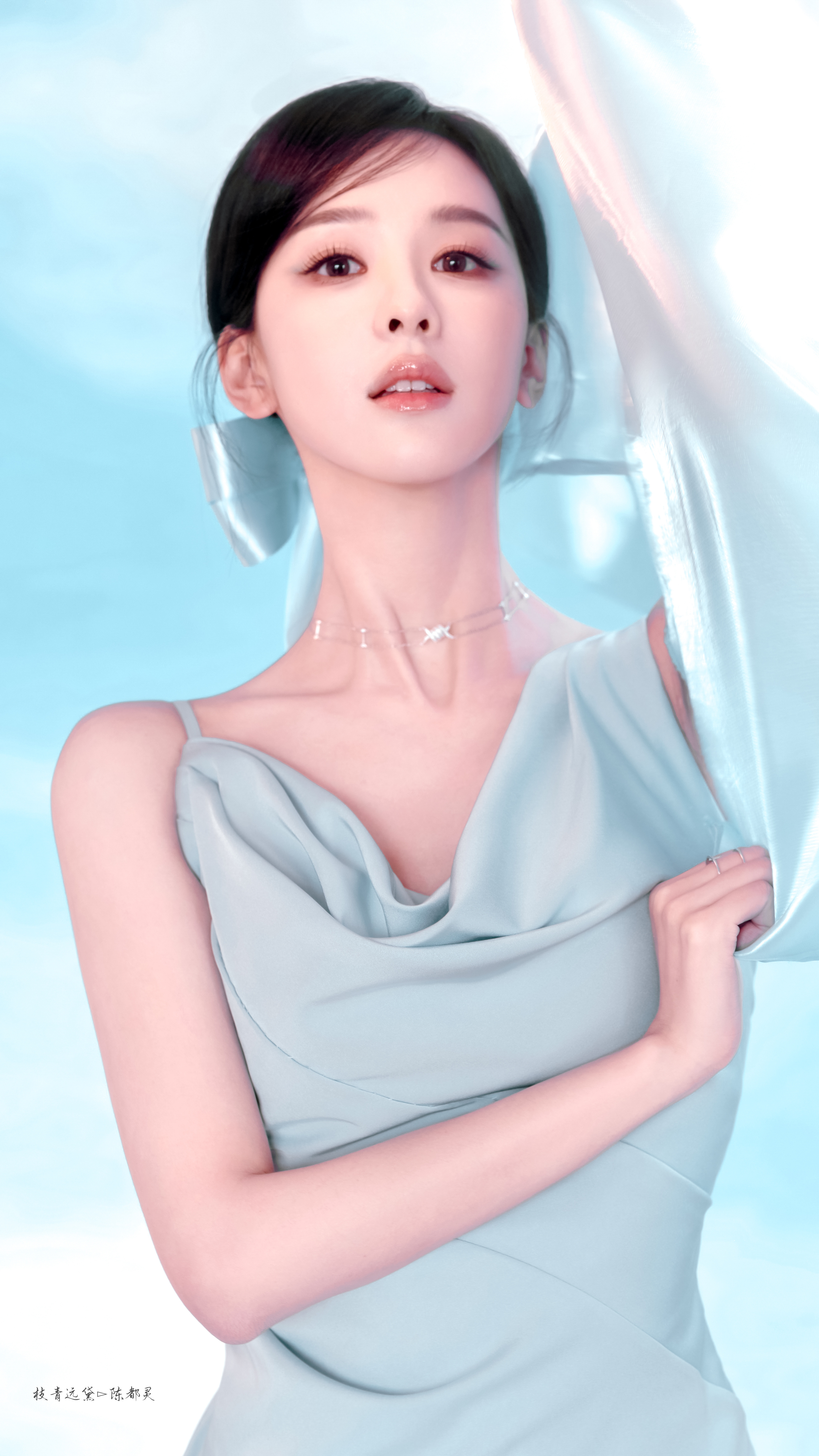 陈都灵/💙🦋给陈都灵戴无框眼镜的人简直是天才*陈都灵蓝色蝴蝶结发带​​​