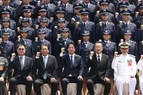 台湾军校毕业赖清德出席并讲话今天，台湾八大军校陆海空三大官校国防大学政
