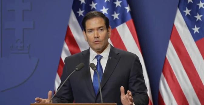 正在匈牙利访问的美国国务卿卢比奥今天说：“中国是一个大国，拥有十几亿人口，是全球