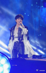 周深音乐节舞台周深音乐节这歌单真的太绝了，演唱会同款曲目全部安排上，晚风里大合唱
