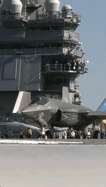 恭喜美国成为全球第二在中国电磁弹射歼-35的380多天后，美国F-35也终于电磁弹射成功了下面让我们