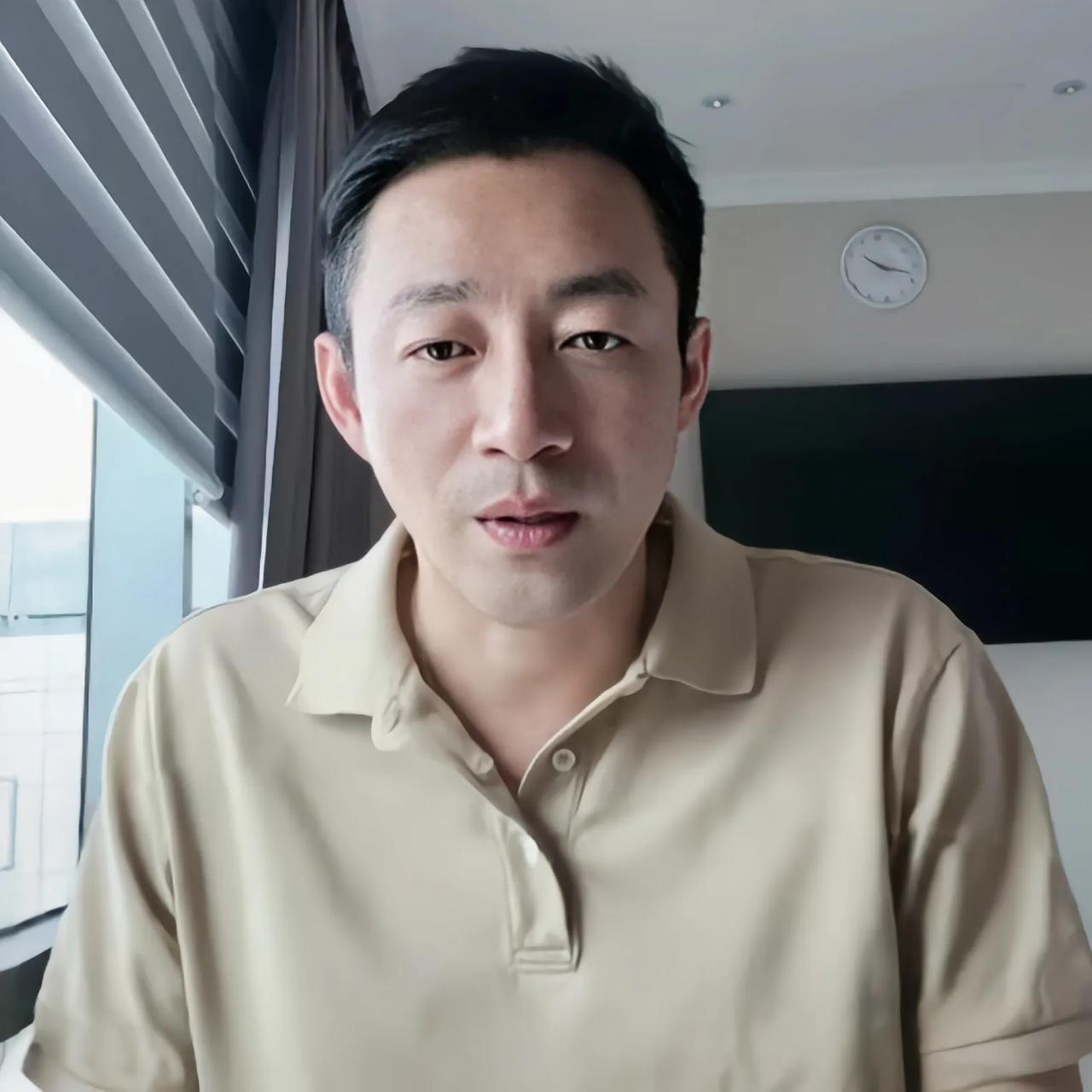 儿不嫌母丑，汪小菲直播语气变委婉，他终于明白母亲的不易了直播间里，小菲总今天