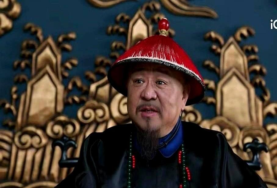 一张写着“庆功”两字的红色请柬在剧集《大生意人》第十九集里被瑞麟总督递给对手的母