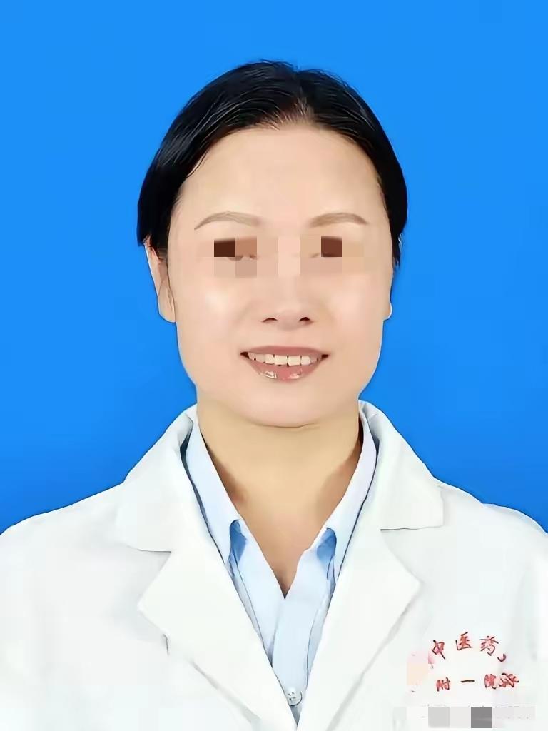 57岁的叶新萍，履历堪称“传奇”。从护士到主任技师，她的“跨界逆袭”有多离谱？