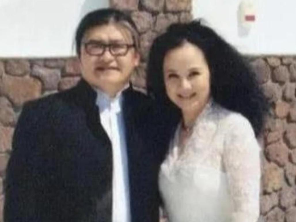 1987年，刘欢对主持人卢璐一见钟情，认识9天便决定结婚。岂料去登记时，工作人员