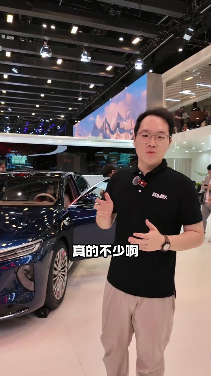 在2026北京车展上，红旗展台带来的新车真的不少，有全新的红旗H9，还有红旗H7